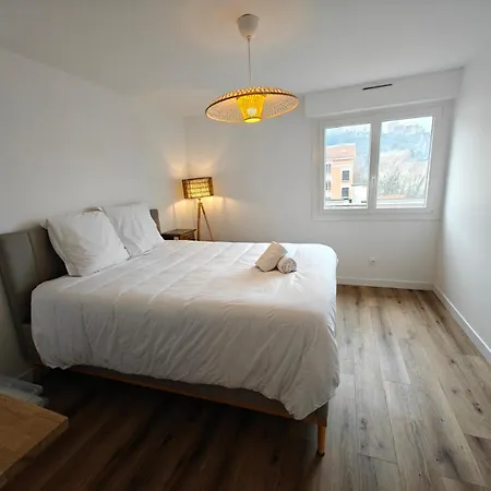 Gare, T2, Vue Bastille Et Belledonne, Climatisation, Neuf Apartman