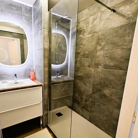 Gare, T2, Vue Bastille Et Belledonne, Climatisation, Neuf Apartman *